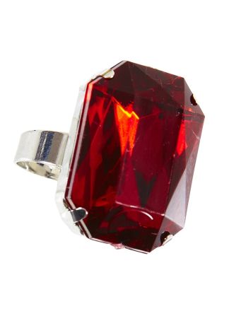 Ring met rode steen